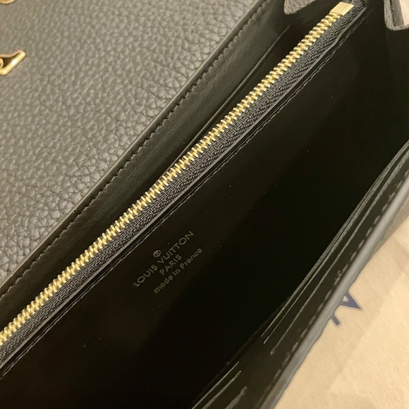 Capucines Long Wallet in Near Perfect Condition - Picture 5 of 7